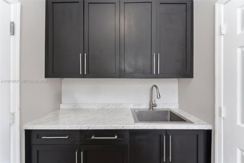 Купить виллу или дом в Пемброк-Пайнс, Флорида 4 спальни, 205.5м2, № 2035990 - фото 14