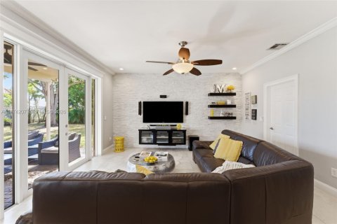 Купить виллу или дом в Пемброк-Пайнс, Флорида 4 спальни, 205.5м2, № 2035990 - фото 6
