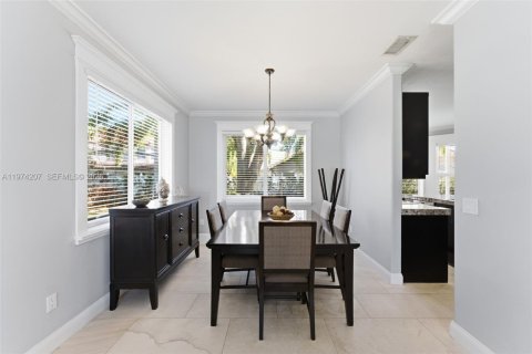 Купить виллу или дом в Пемброк-Пайнс, Флорида 4 спальни, 205.5м2, № 2035990 - фото 11