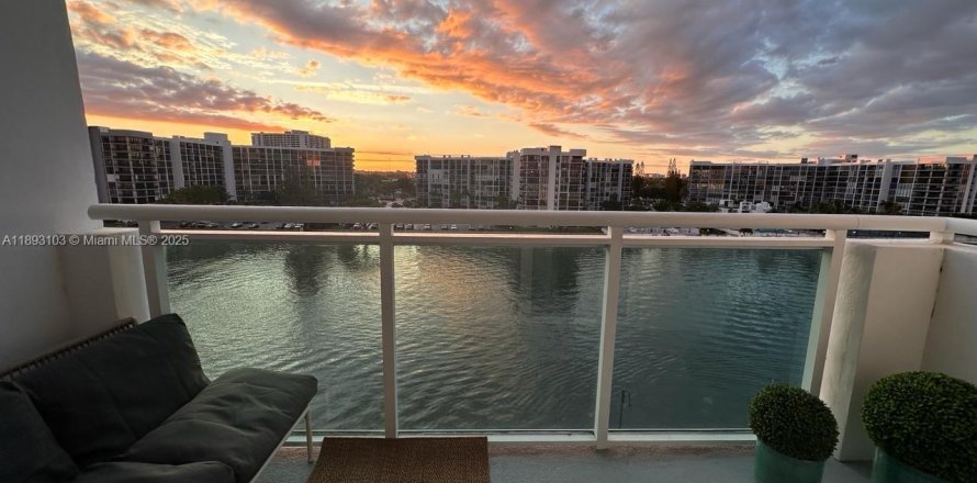 Condo à Hollywood, Floride, 1 chambre  № 2169813