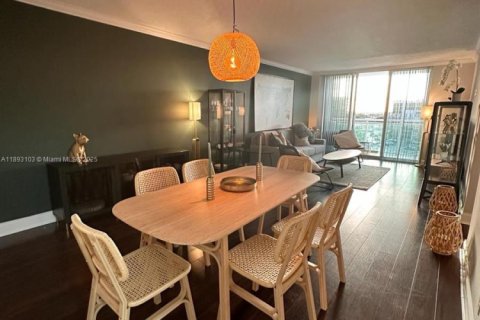 Copropriété à louer à Hollywood, Floride: 1 chambre, 84.17 m2 № 2169813 - photo 6