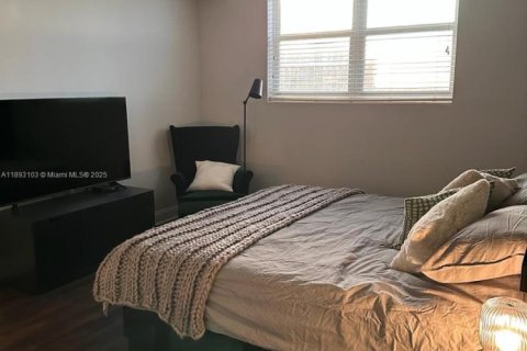 Copropriété à louer à Hollywood, Floride: 1 chambre, 84.17 m2 № 2169813 - photo 4