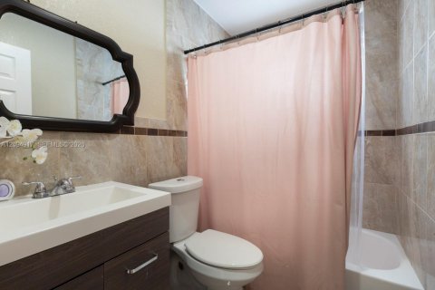 Купить виллу или дом в Катлер-Бей, Флорида 3 спальни, 133.69м2, № 2391887 - фото 21