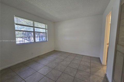 Condominio en alquiler en Coral Springs, Florida, 2 dormitorios, 71.35 m2 № 1922252 - foto 13