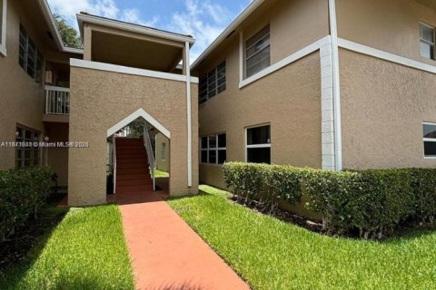 Condominio en alquiler en Coral Springs, Florida, 2 dormitorios, 71.35 m2 № 1922252 - foto 1