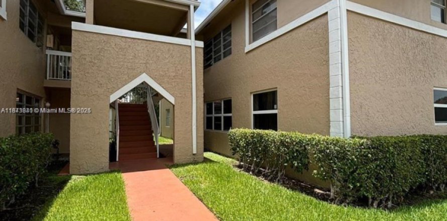 Condominio en Coral Springs, Florida, 2 dormitorios № 1922252
