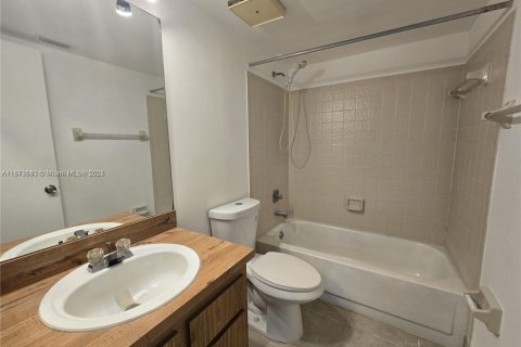 Condominio en alquiler en Coral Springs, Florida, 2 dormitorios, 71.35 m2 № 1922252 - foto 15