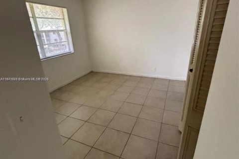 Condominio en alquiler en Coral Springs, Florida, 2 dormitorios, 71.35 m2 № 1922252 - foto 14