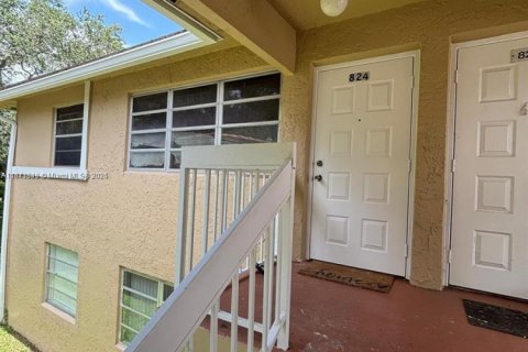 Condominio en alquiler en Coral Springs, Florida, 2 dormitorios, 71.35 m2 № 1922252 - foto 2
