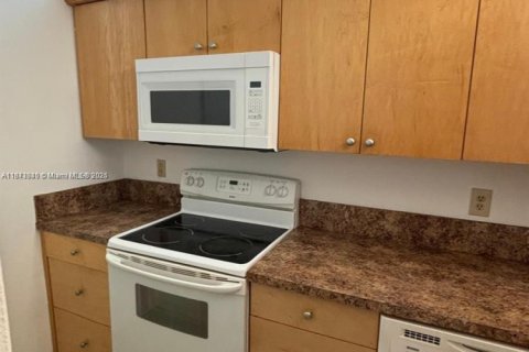 Condominio en alquiler en Coral Springs, Florida, 2 dormitorios, 71.35 m2 № 1922252 - foto 4