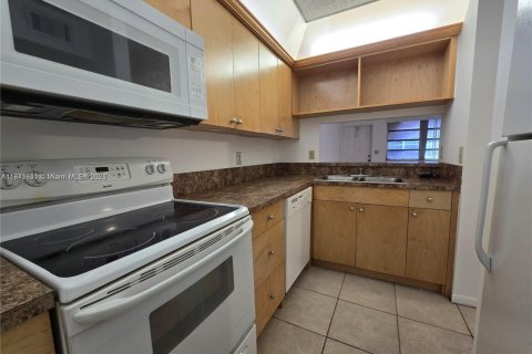 Condominio en alquiler en Coral Springs, Florida, 2 dormitorios, 71.35 m2 № 1922252 - foto 3