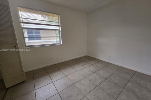 Condominio en alquiler en Coral Springs, Florida, 2 dormitorios, 71.35 m2 № 1922252 - foto 11