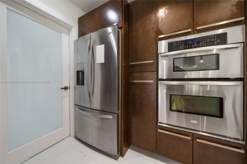 Villa ou maison à louer à Miami, Floride: 4 chambres, 214.88 m2 № 20075 - photo 14