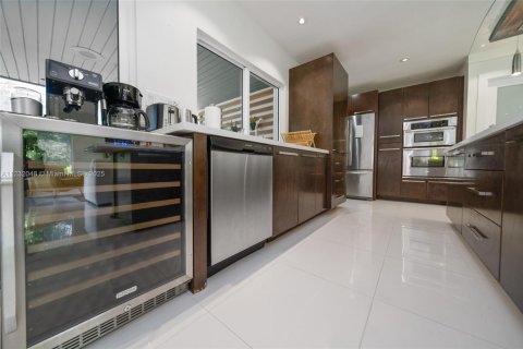 Villa ou maison à louer à Miami, Floride: 4 chambres, 214.88 m2 № 20075 - photo 9
