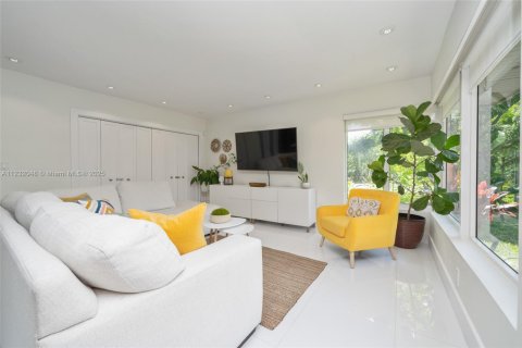 Villa ou maison à louer à Miami, Floride: 4 chambres, 214.88 m2 № 20075 - photo 4