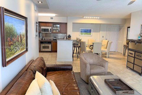 Купить кондоминиум в Халландейл-Бич, Флорида 2 спальни, № 1981887 - фото 3