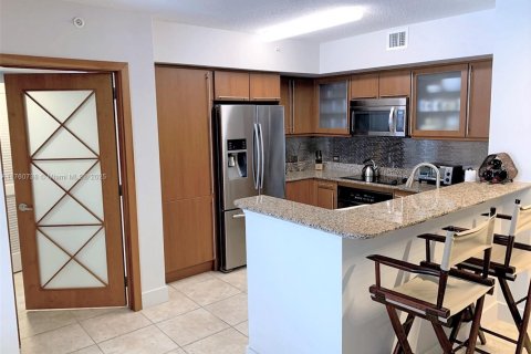 Купить кондоминиум в Халландейл-Бич, Флорида 2 спальни, № 1981887 - фото 4