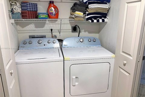 Купить кондоминиум в Халландейл-Бич, Флорида 2 спальни, № 1981887 - фото 17