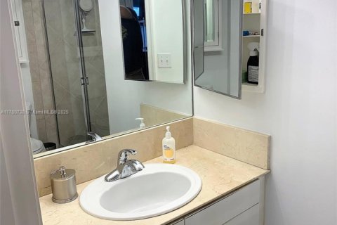 Купить кондоминиум в Халландейл-Бич, Флорида 2 спальни, № 1981887 - фото 16