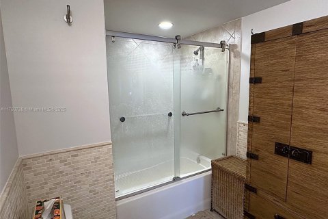 Купить кондоминиум в Халландейл-Бич, Флорида 2 спальни, № 1981887 - фото 12