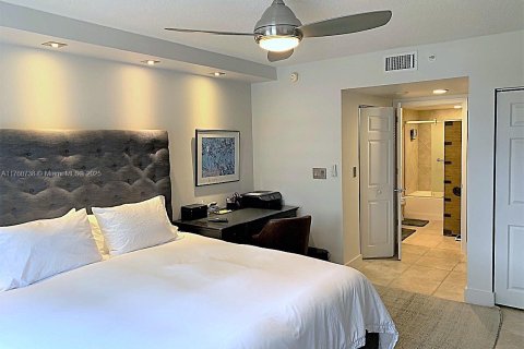 Купить кондоминиум в Халландейл-Бич, Флорида 2 спальни, № 1981887 - фото 10