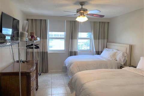 Купить кондоминиум в Халландейл-Бич, Флорида 2 спальни, № 1981887 - фото 14