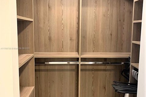 Купить кондоминиум в Халландейл-Бич, Флорида 2 спальни, № 1981887 - фото 13