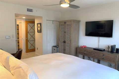 Купить кондоминиум в Халландейл-Бич, Флорида 2 спальни, № 1981887 - фото 9