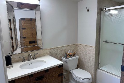 Купить кондоминиум в Халландейл-Бич, Флорида 2 спальни, № 1981887 - фото 11