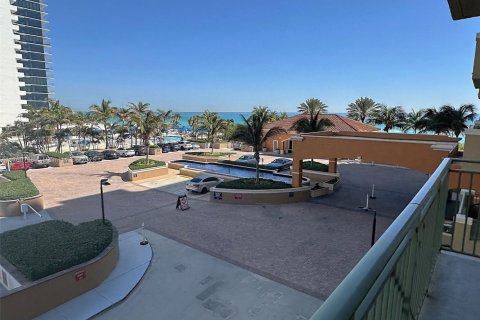 Купить кондоминиум в Халландейл-Бич, Флорида 2 спальни, № 1981887 - фото 19