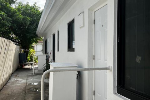 Villa ou maison à louer à Miami Beach, Floride: 2 chambres № 1997093 - photo 8