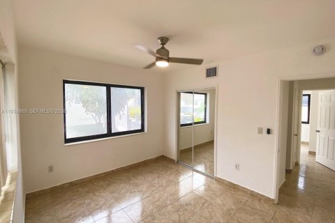 Villa ou maison à louer à Miami Beach, Floride: 2 chambres № 1997093 - photo 28