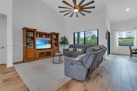 Casa en venta en Loxahatchee Groves, Florida, 5 dormitorios, 243.4 m2 № 1986810 - foto 9