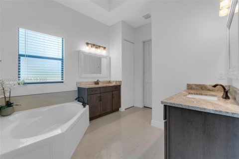 Casa en venta en Loxahatchee Groves, Florida, 5 dormitorios, 243.4 m2 № 1986810 - foto 26