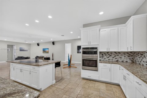 House in Jupiter, Florida 4 bedrooms, 300.17 sq.m. № 2015781 - photo 23