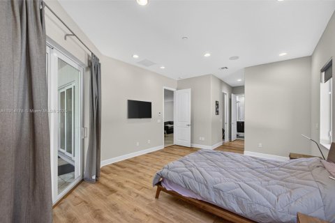 House in Jupiter, Florida 4 bedrooms, 300.17 sq.m. № 2015781 - photo 28