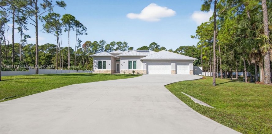 House in Jupiter, Florida 4 bedrooms, 300.17 sq.m. № 2015781