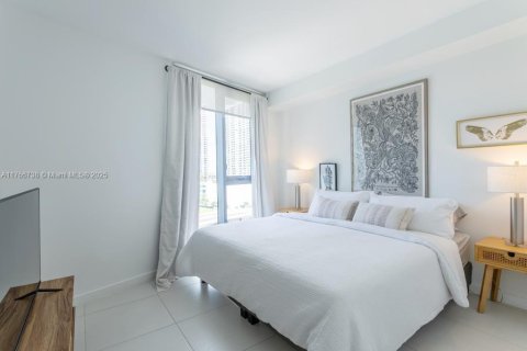 Condo in Miami, Florida, 2 bedrooms  № 2023082 - photo 8