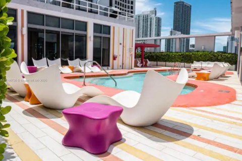 Condo in Miami, Florida, 2 bedrooms  № 2023082 - photo 14