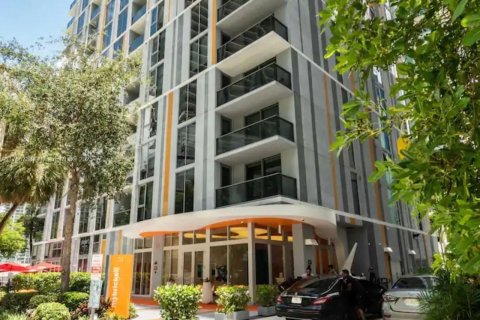 Condo in Miami, Florida, 2 bedrooms  № 2023082 - photo 12