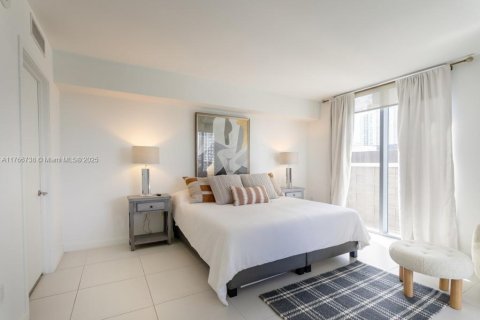 Condo in Miami, Florida, 2 bedrooms  № 2023082 - photo 5