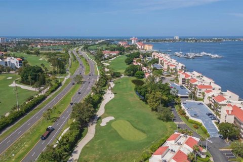 Condo in Saint Petersburg, Florida, 2 bedrooms  № 1785114 - photo 4