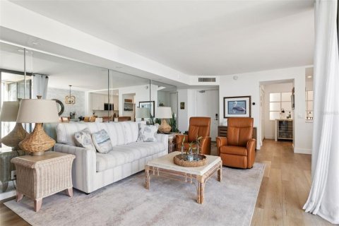Condo in Saint Petersburg, Florida, 2 bedrooms  № 1785114 - photo 7