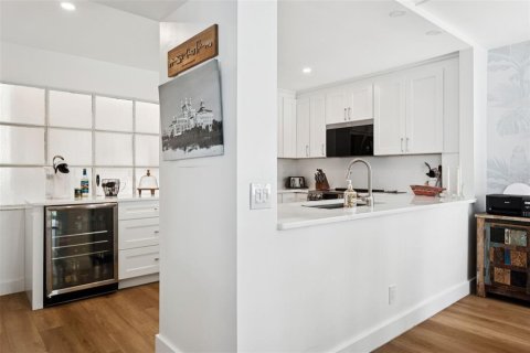 Condo in Saint Petersburg, Florida, 2 bedrooms  № 1785114 - photo 10
