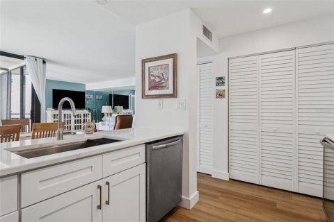 Condo in Saint Petersburg, Florida, 2 bedrooms  № 1785114 - photo 14