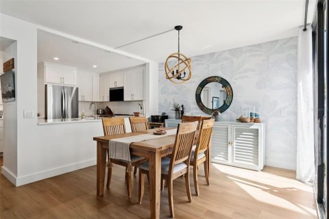 Condo in Saint Petersburg, Florida, 2 bedrooms  № 1785114 - photo 9