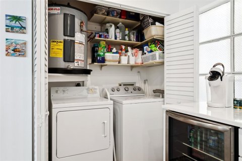 Condo in Saint Petersburg, Florida, 2 bedrooms  № 1785114 - photo 13