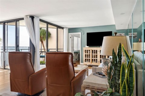 Condo in Saint Petersburg, Florida, 2 bedrooms  № 1785114 - photo 5