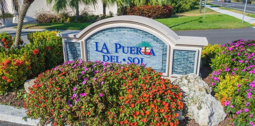Condominio en Saint Petersburg, Florida, 2 dormitorios № 1785114