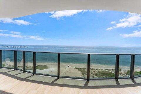 Condo in Pompano Beach, Florida, 3 bedrooms № 2413092 - photo 14